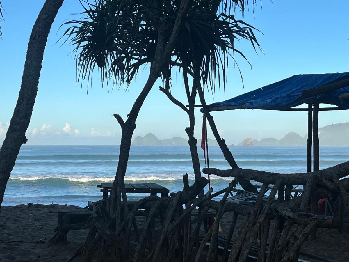 Big Daddy'S Surfcamp Apartamento Pasanggaran Exterior foto