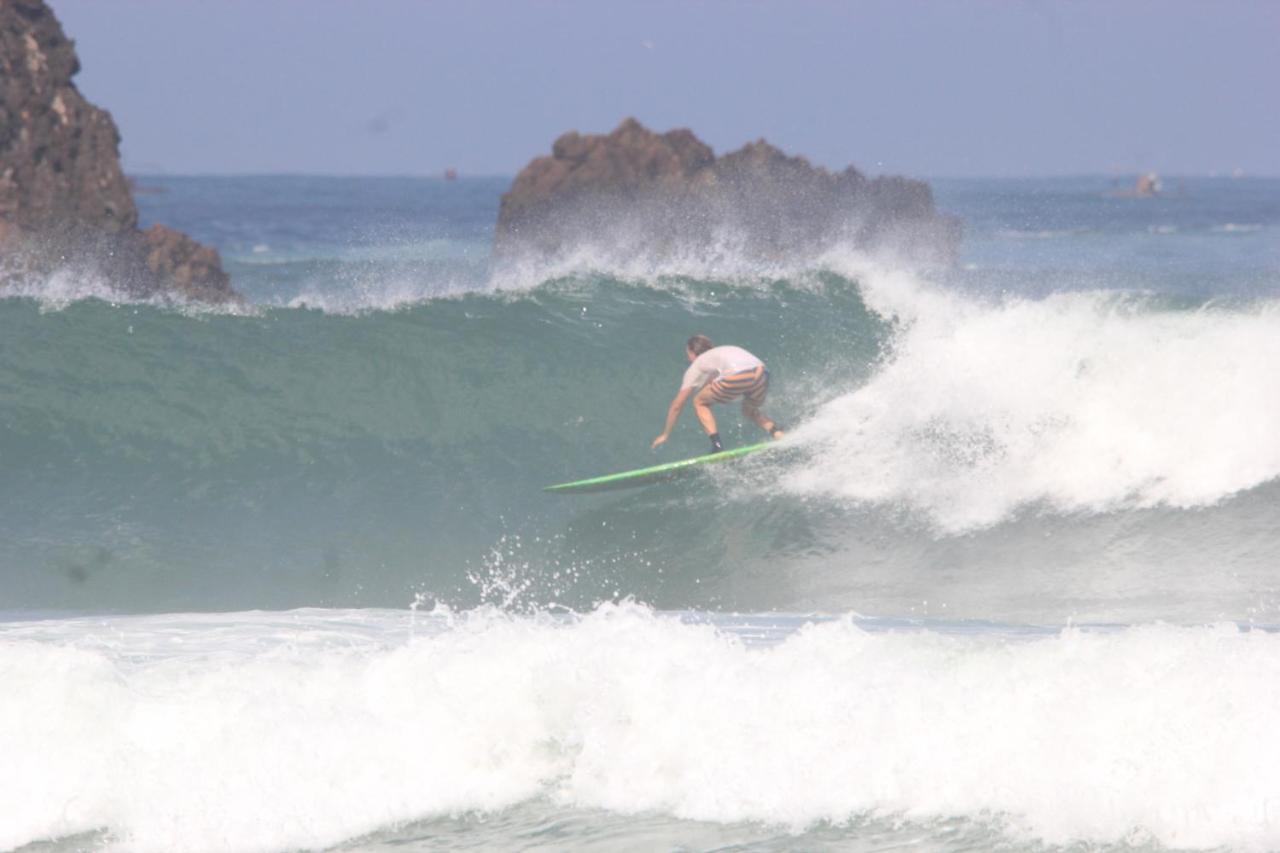 Big Daddy'S Surfcamp Apartamento Pasanggaran Exterior foto
