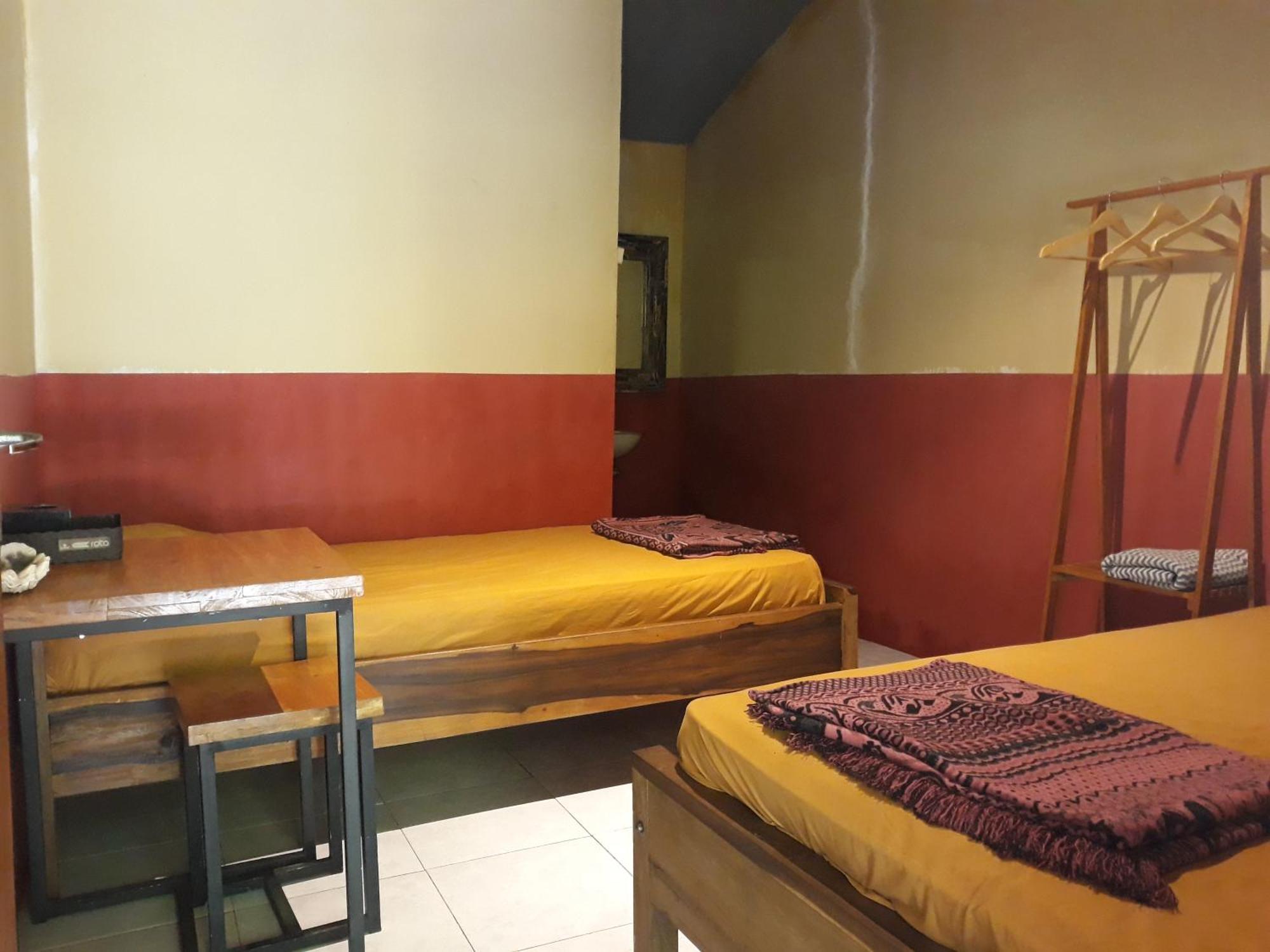 Big Daddy'S Surfcamp Apartamento Pasanggaran Exterior foto