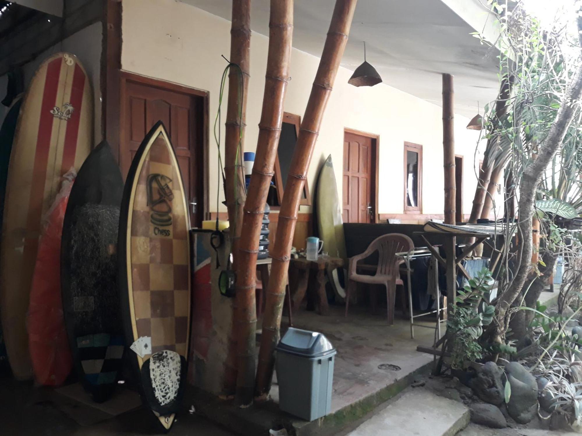 Big Daddy'S Surfcamp Apartamento Pasanggaran Exterior foto