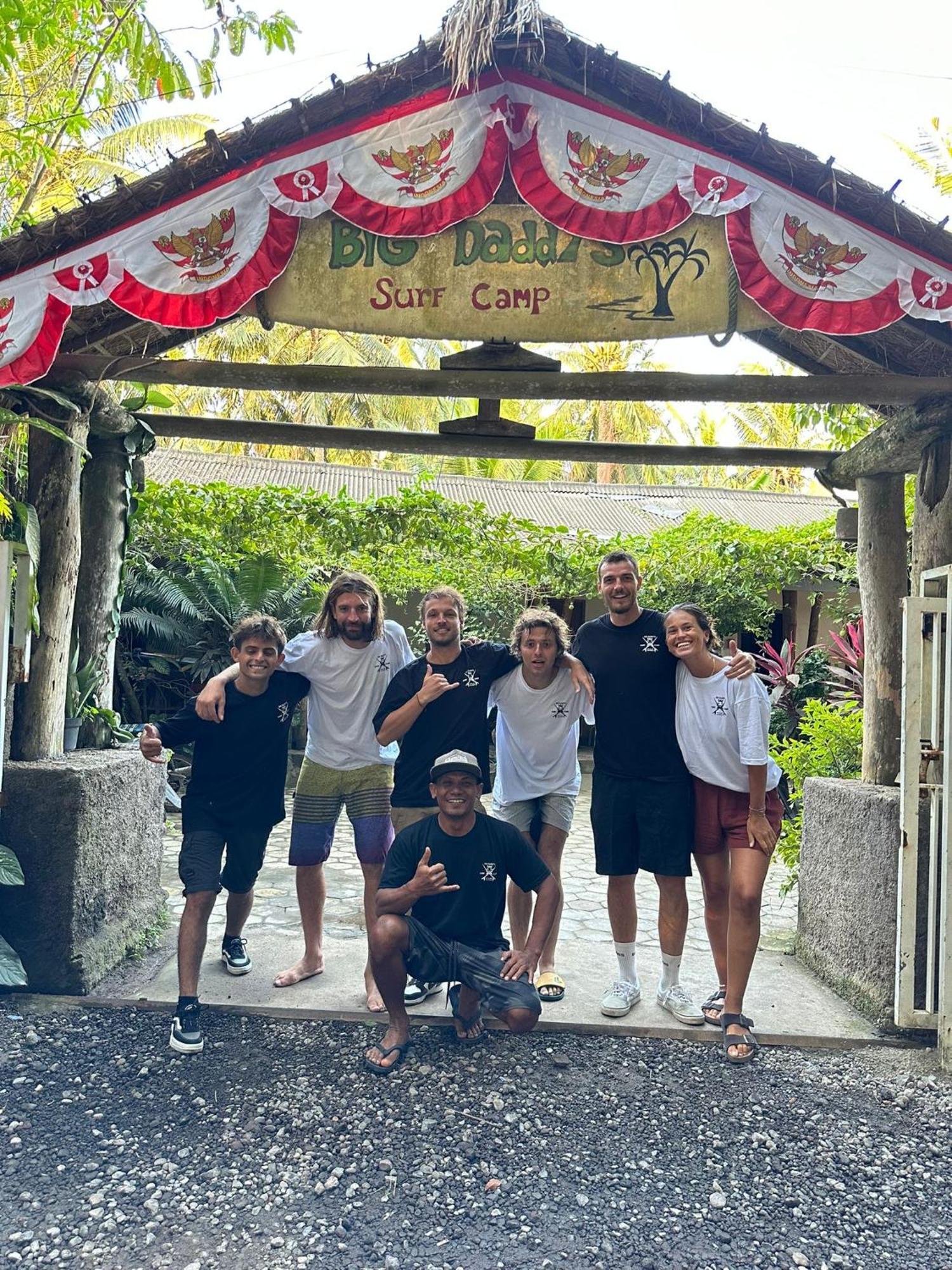 Big Daddy'S Surfcamp Apartamento Pasanggaran Exterior foto